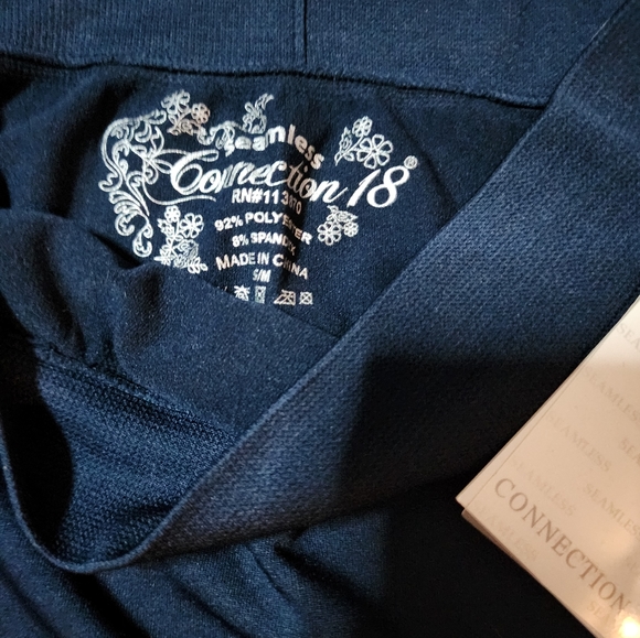 NWT Connection 18 Seamless Navy Blue Crop Leggings Size Small/Medium Extemel… - Picture 3 of 3